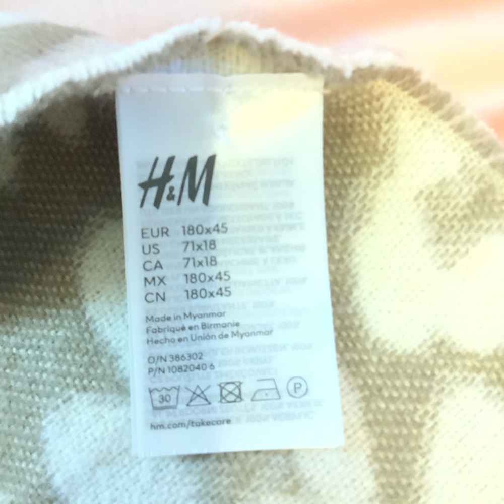 H&M Tan and Cream Textured Scarf - Picture 2 of 2